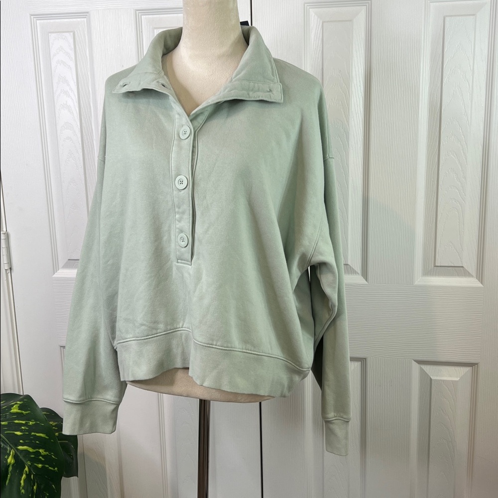 Universal Thread - Women's Button-Front Pullover Sweatshirt Size XL - Picture 3 of 9